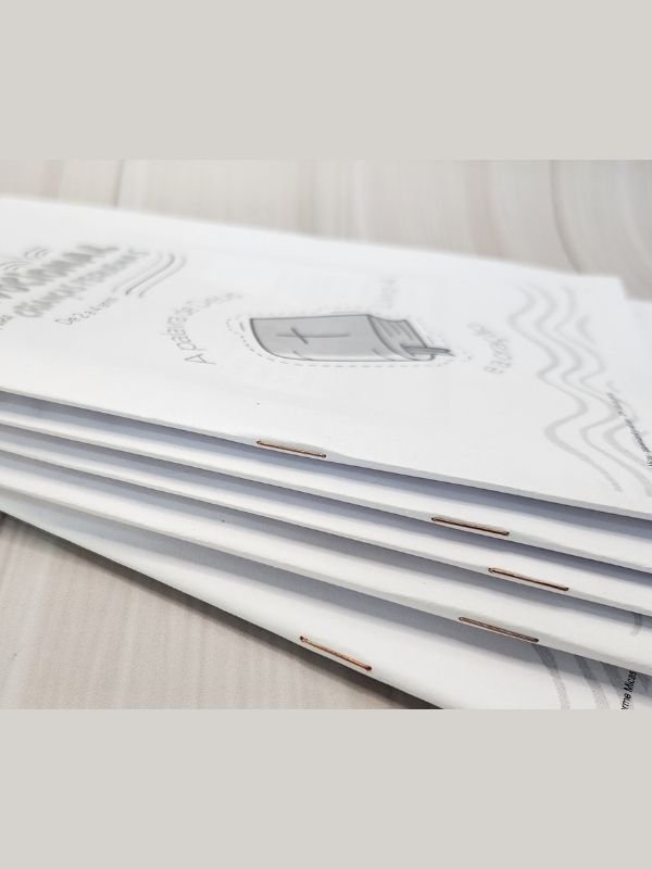 Impressão de livreto com acabamento em duplo grampo – Nova Impressão Brasília